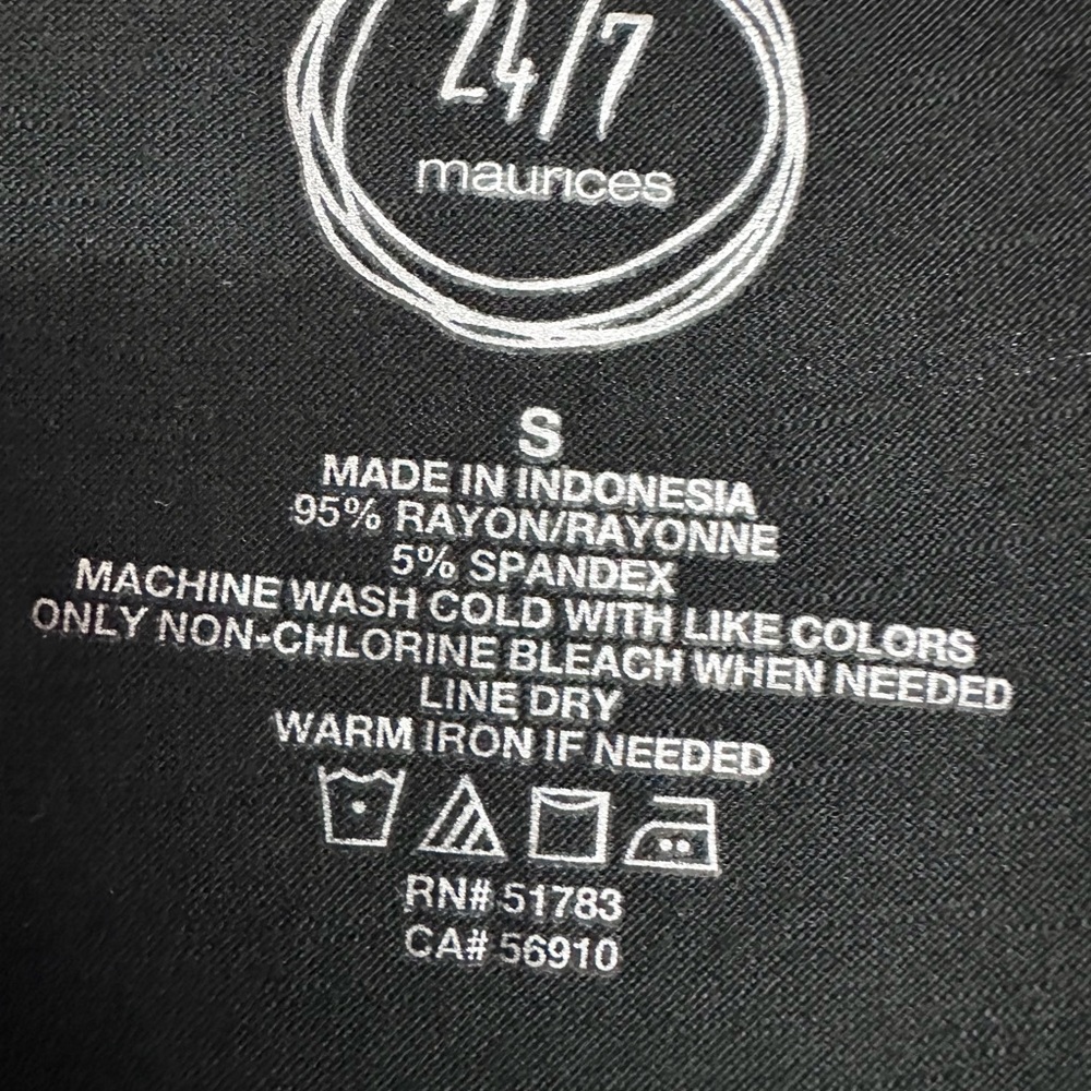NWT Maurices 24/7 Women's Black Short Sleeve V Neck Shirt Top Size small - Picture 5 of 6
